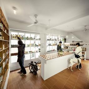大型連鎖便利店貨架裝修設計實景圖