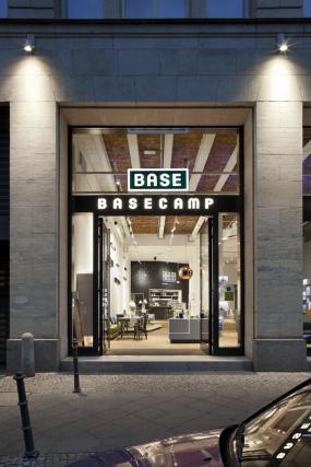 現代時尚簡約風格手機店裝修效果圖