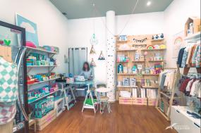 小型童裝店門(mén)面裝修圖片
