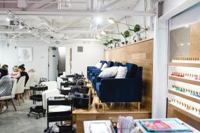 美甲店室內接待臺設計裝修效果圖片