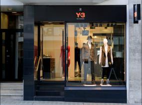 最新服裝店室內吊頂裝修設計效果圖片