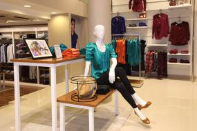 服裝店裝修風格前臺設計效果圖