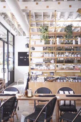 美甲店室內粉色墻面裝修效果圖片