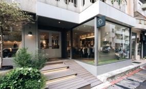 韓國(guó)個(gè)性童裝店門(mén)面裝修圖片