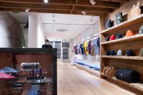 黑白風格裝飾潮男裝店面裝修效果圖