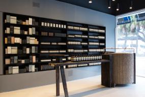 時尚現代風格化妝品店吊頂裝修效果圖