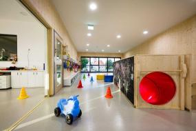 簡約高檔幼兒園墻飾裝修設計效果圖片