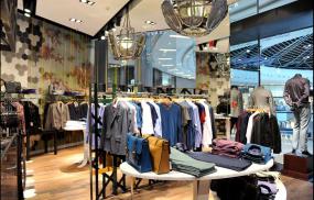 簡約美式裝修風格服裝店貨架效果圖