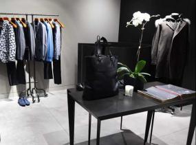 現代新古典服裝店貨架裝修效果圖