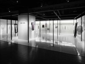 現(xiàn)代風(fēng)格女服裝店室內(nèi)設(shè)計(jì)效果圖