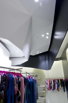 簡歐風格精品女服裝店門面裝修實景圖