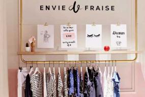 女服裝店室內白色墻面裝修效果圖片