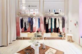 女服裝店室內玻璃展示柜裝修效果圖片