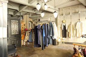 田園風女裝服裝店衣架設計裝修圖片