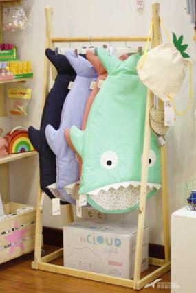 室內現代簡約風格童裝店裝修效果圖