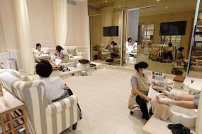 最新小型美甲店裝修設計圖片