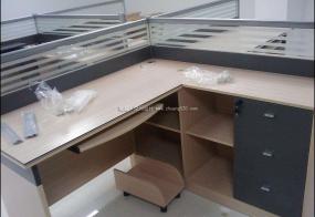 最新屏風辦公桌裝修圖片