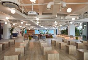 國外小型企業員工辦公室裝修設計欣賞