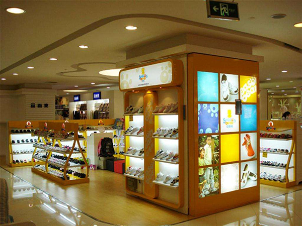 童鞋<a href=http://www.bodalipin.cn/pictrue/zmd target=_blank class=infotextkey>專賣店裝修效果圖</a>片